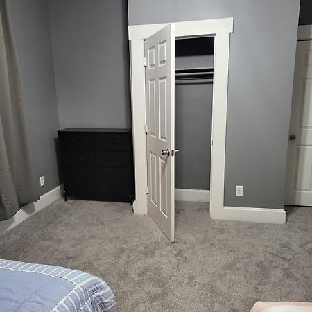 Guest Room With Two Double Beds In Columbus Oh, Airport Location Bagian luar foto