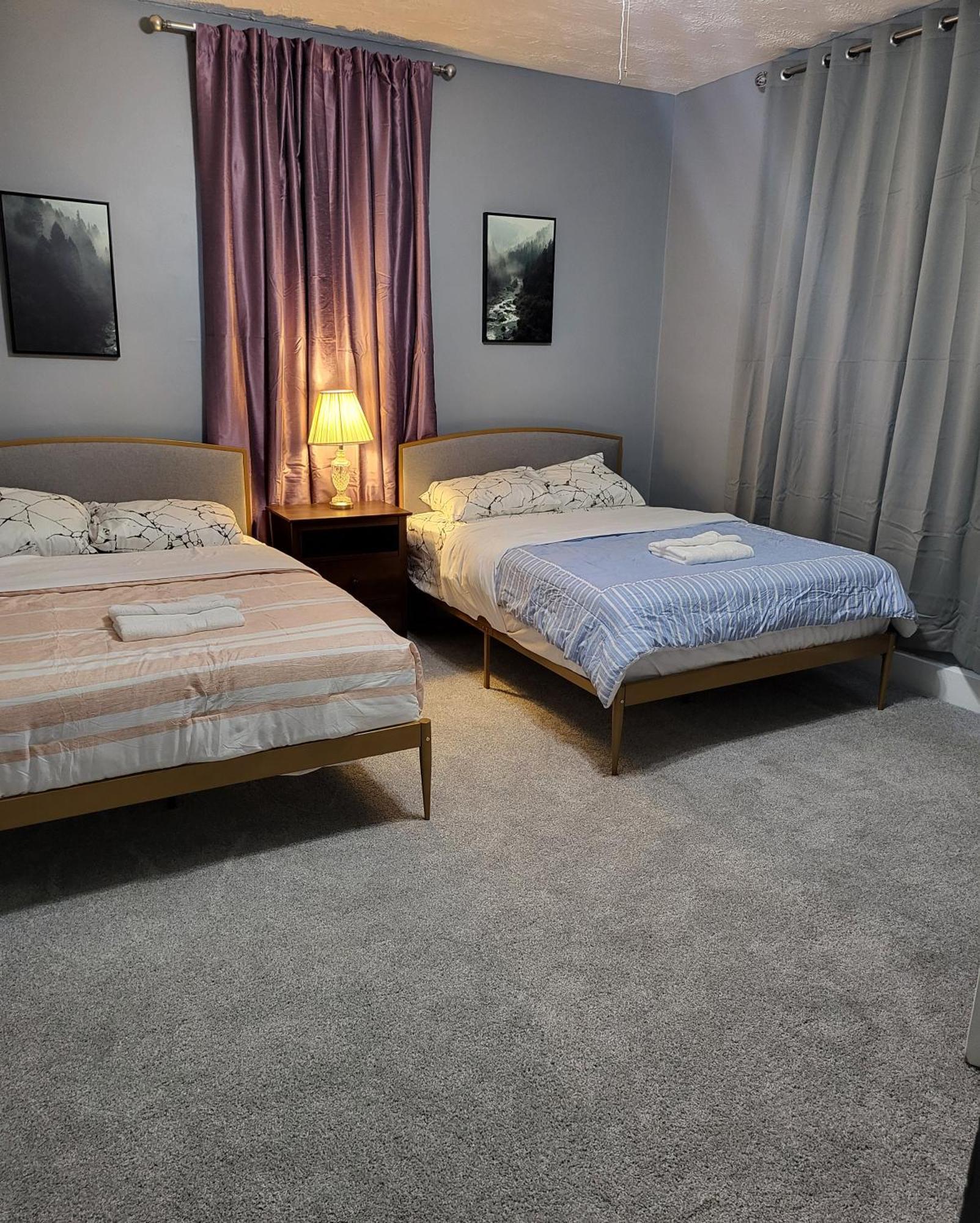 Guest Room With Two Double Beds In Columbus Oh, Airport Location Bagian luar foto