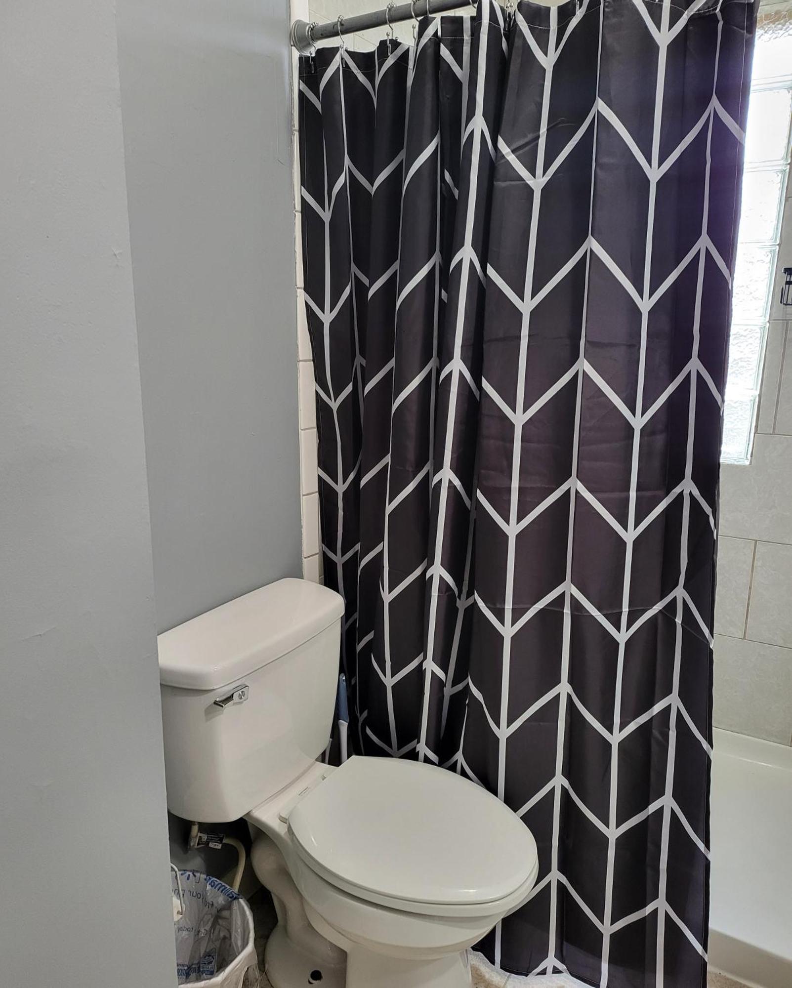 Guest Room With Two Double Beds In Columbus Oh, Airport Location Bagian luar foto